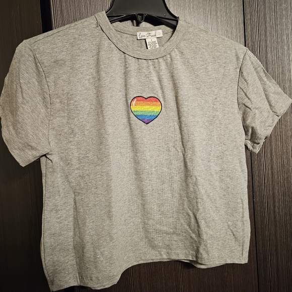Rainbow heart tshirt - Picture 1 of 5